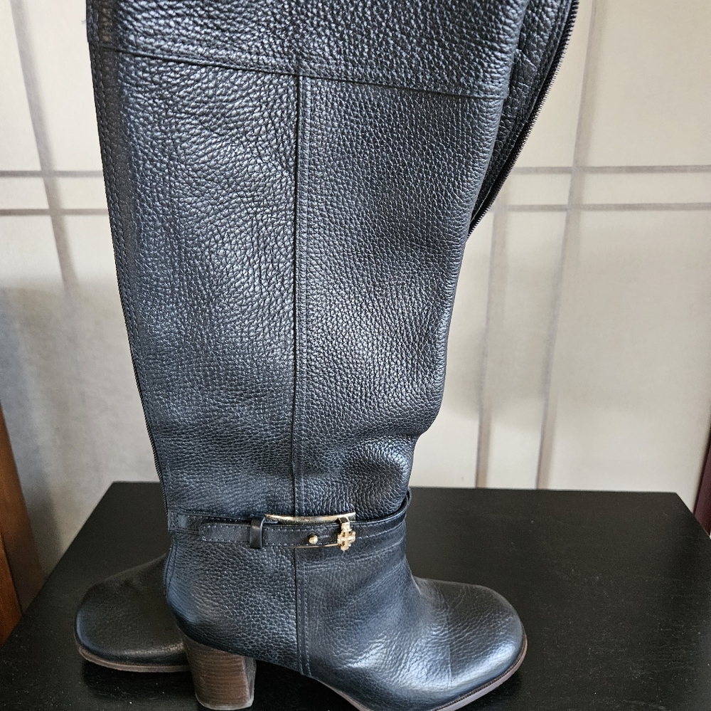Women Boots - Picture 7 of 7